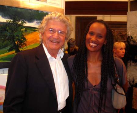 Die am weitesten angereiste Künstlerin Abi Shag aus Französich Martinique (kleine Antillen), hier im Gespräch mit Klaus Menz-Sander'